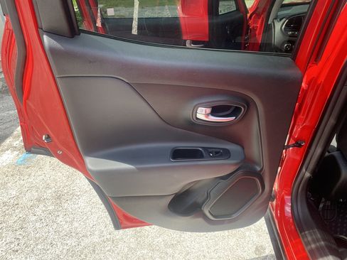Used 2019 Jeep Renegade Altitude w/ Quick Order Package 2XM AWD/4WD image 10