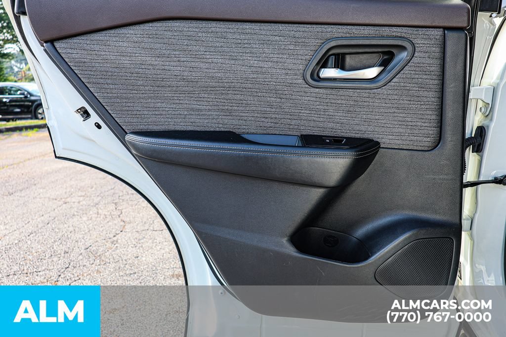 Used 2023 Nissan Rogue SV FWD image 47