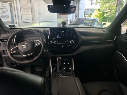 Used 2023 Toyota Highlander XSE AWD/4WD image 14