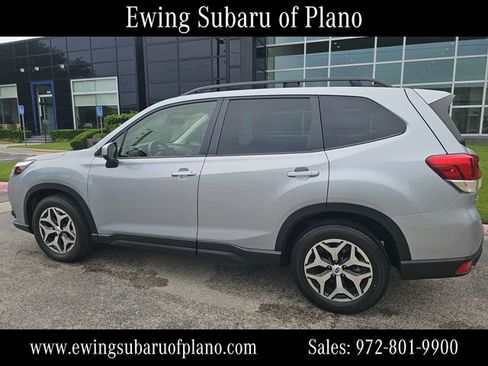 Used 2023 Subaru Forester Premium AWD/4WD image 3