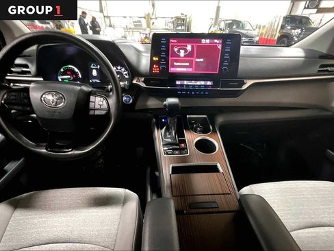 Used 2023 Toyota Sienna LE image 15