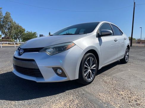 Used 2016 Toyota Corolla LE FWD image 2