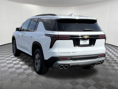 Used 2025 Chevrolet Traverse LT AWD/4WD image 4