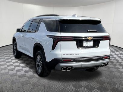 Used 2025 Chevrolet Traverse LT
