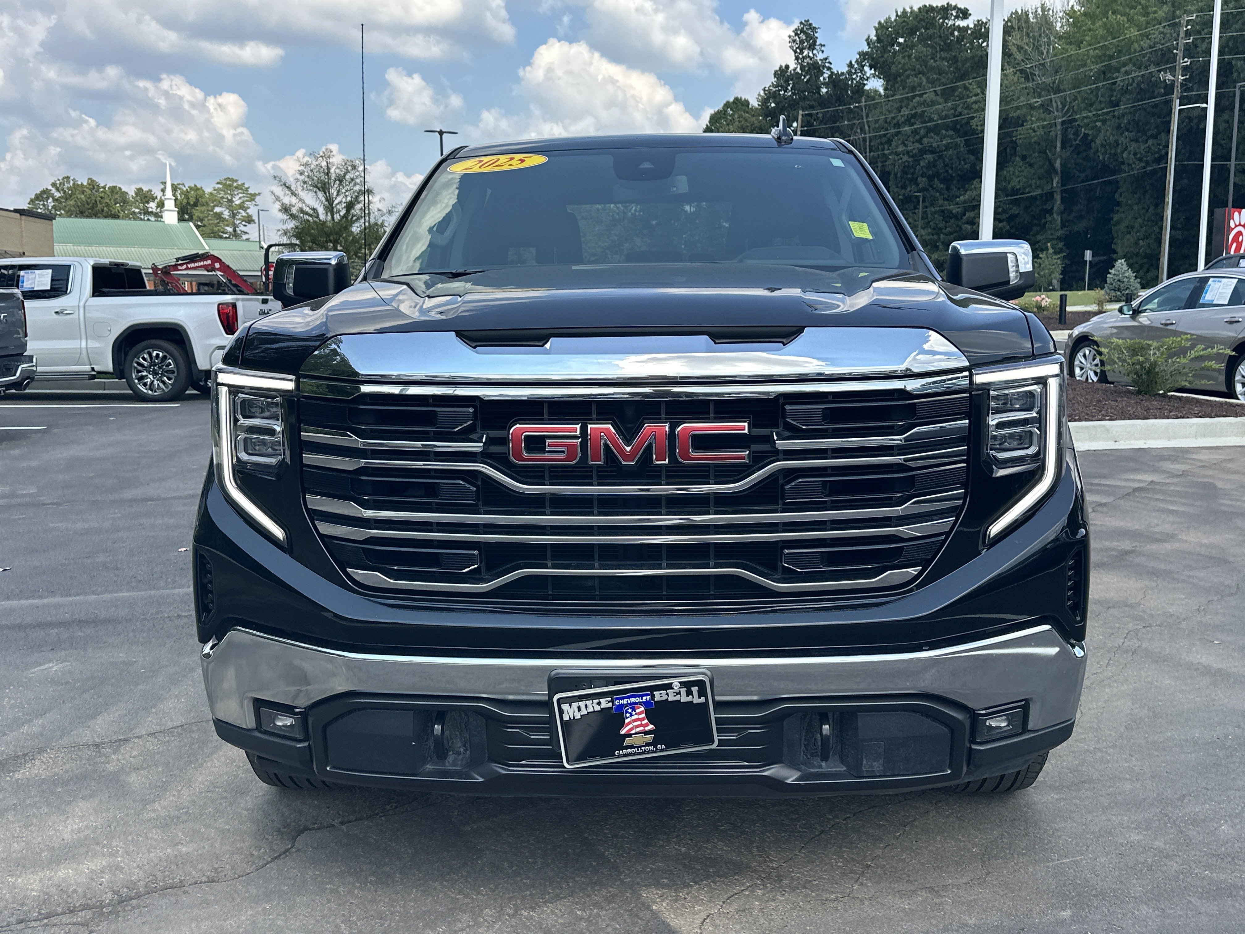 Used 2025 GMC Sierra 1500 SLT AWD/4WD image 3