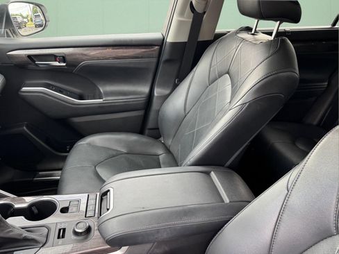 Used 2021 Toyota Highlander Platinum AWD/4WD image 7