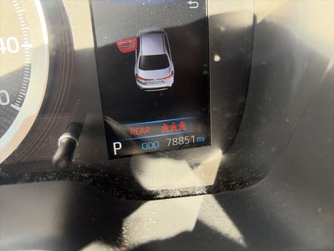 Used 2020 Toyota Corolla LE image 16