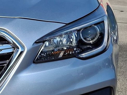 Used 2019 Subaru Outback 2.5i Premium w/ Popular Package #2 AWD/4WD image 9
