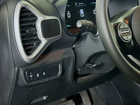 Used 2025 Kia Soul LX w/ LX Technology Package image 17