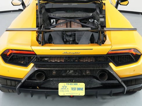 Used 2018 Lamborghini Huracan Performante image 10