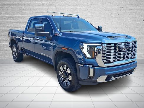 Used 2024 GMC Sierra 2500 Denali w/ Denali Reserve Package AWD/4WD image 3