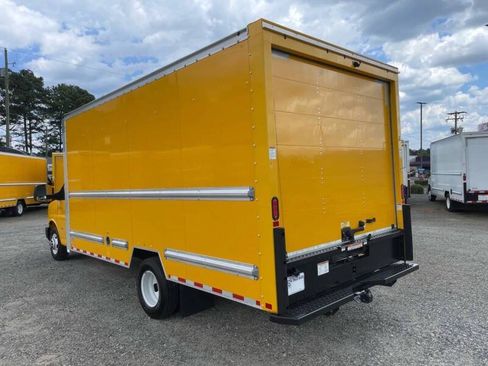 Used 2021 GMC Savana 3500 Extended w/ Power Convenience Package RWD image 3