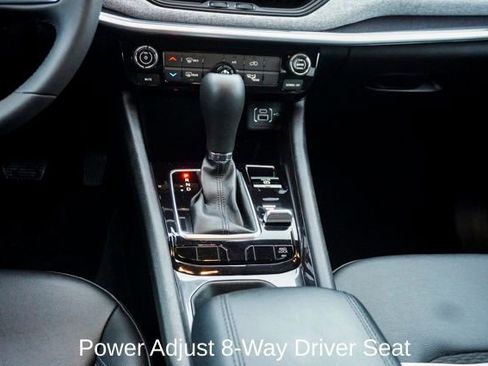 Used 2023 Jeep Compass Latitude image 11