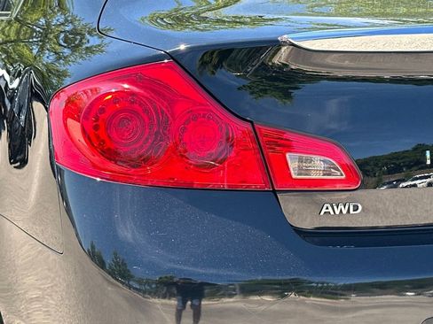Used 2015 INFINITI Q40 AWD w/ Moonroof Package image 13