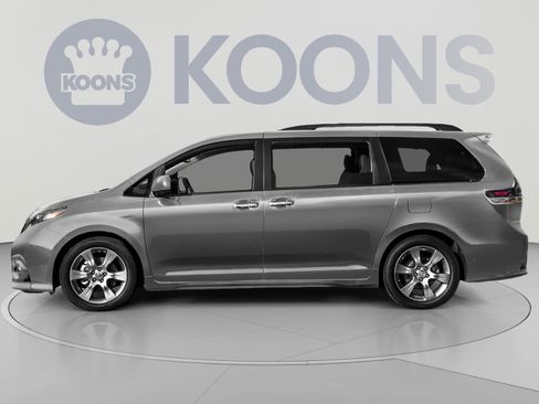 Used 2015 Toyota Sienna SE Premium w/ Four Season Floor Mat Package FWD image 4