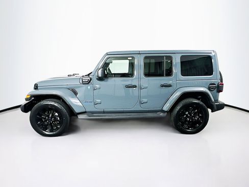 Used 2025 Jeep Wrangler Sahara image 4