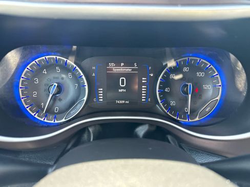 Used 2021 Chrysler Voyager LX FWD image 19