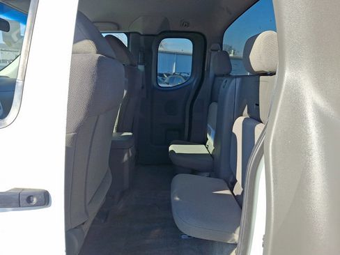 Used 2015 Nissan Frontier S image 10