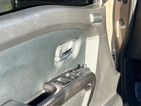 Used 2021 Nissan Titan PRO-4X w/ Pro-4x Convenience Package image 18