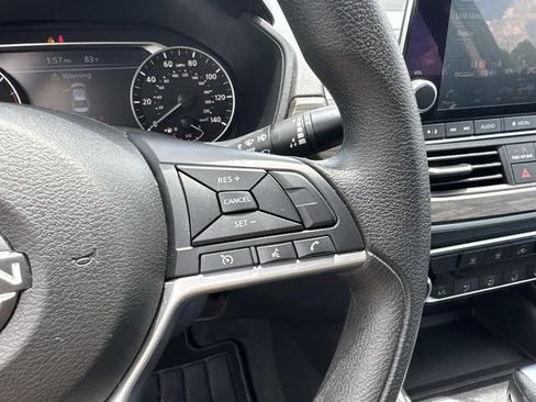 Used 2025 Nissan Altima 2.5 SV FWD image 30