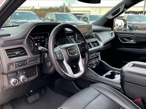 Used 2021 GMC Yukon XL SLT w/ SLT Premium Package image 18