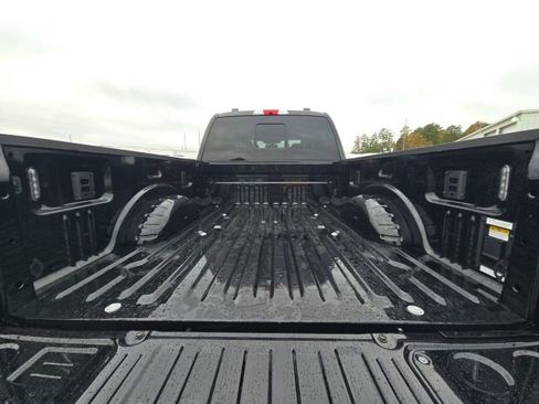Used 2026 Ford F250 Platinum w/ Tremor Off-Road Package image 12