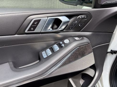 Used 2023 BMW X7 xDrive40i w/ M Sport Package AWD/4WD image 15