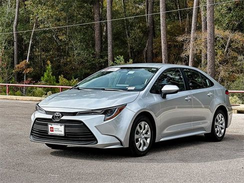 Certified 2025 Toyota Corolla LE image 4