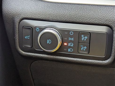 Used 2020 Ford Explorer XLT w/ Equipment Group 202A image 13