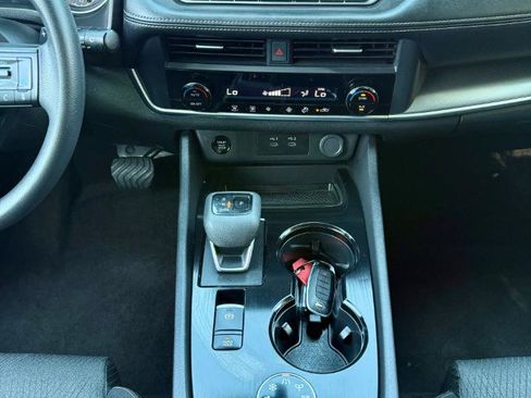 Used 2024 Nissan Rogue SV AWD/4WD image 21
