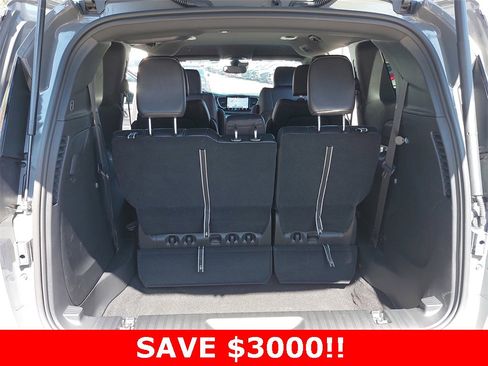 New 2025 Chrysler Pacifica Select image 14