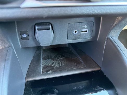 Used 2025 Nissan Versa SV image 17