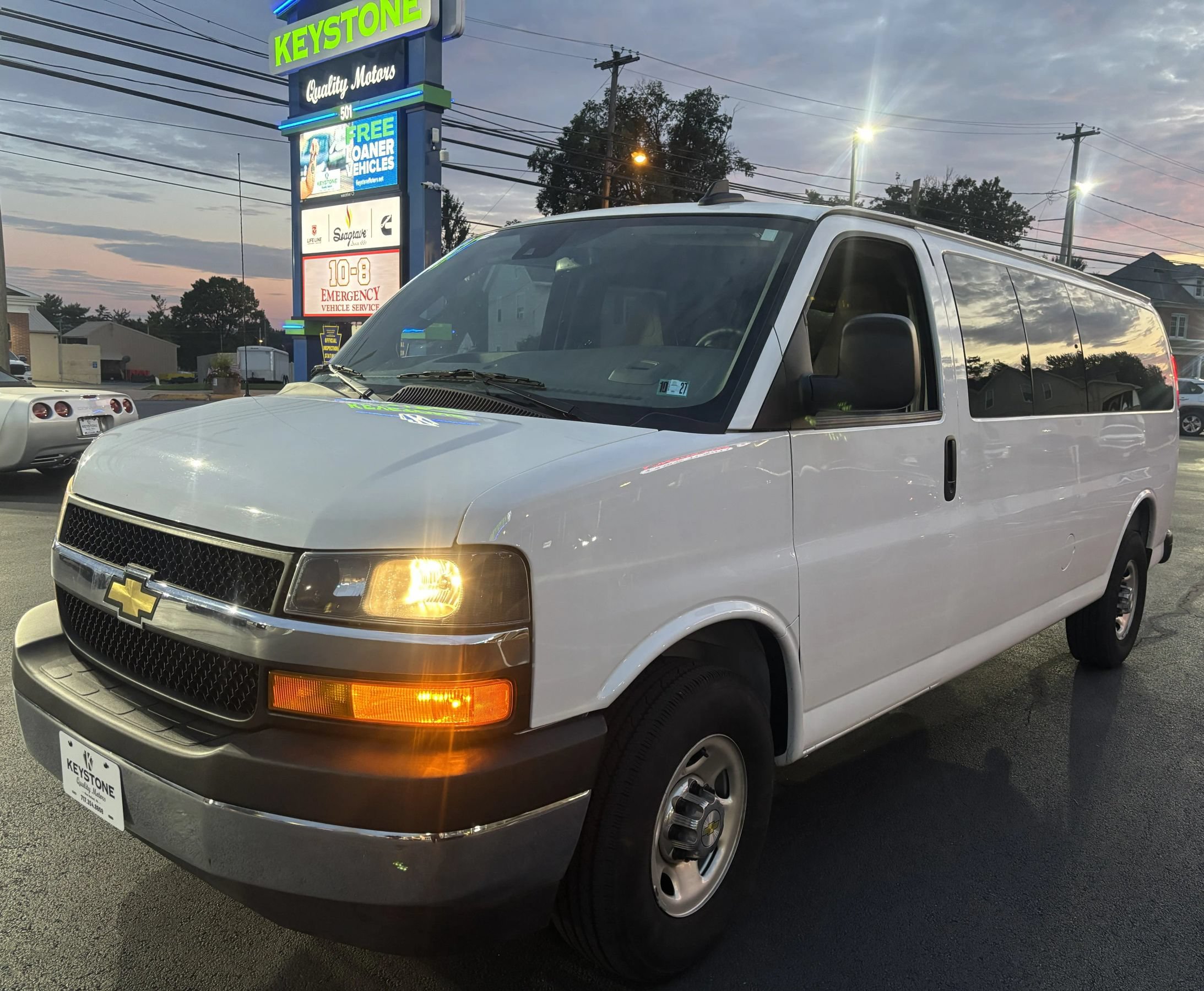 Used 2025 Chevrolet Express 3500 LT RWD image 2