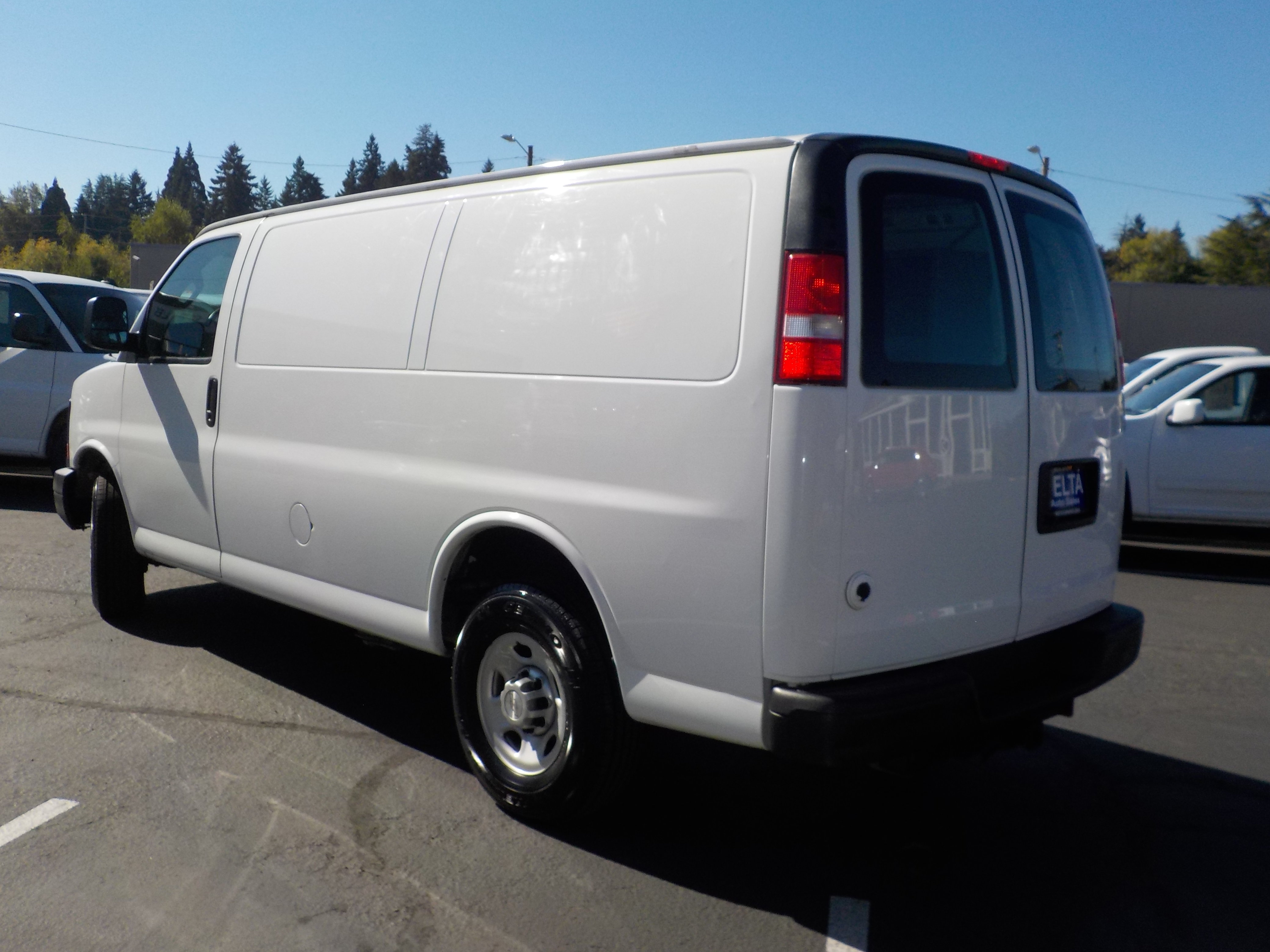 Used 2016 Chevrolet Express 2500 w/ Cold Climate Package RWD image 10