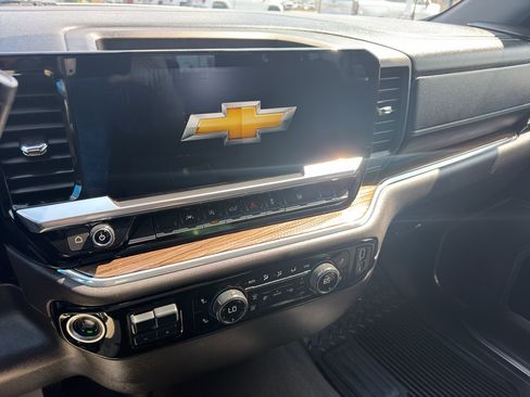 Used 2025 Chevrolet Silverado 1500 LT AWD/4WD image 15