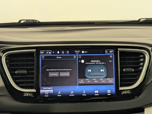 Used 2024 Chrysler Pacifica Touring-L FWD image 20