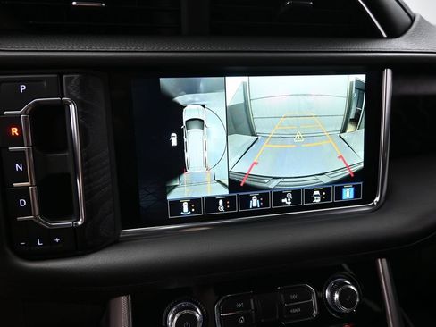 Used 2023 GMC Yukon Denali RWD image 9