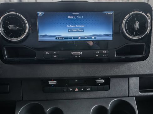 Used 2025 Mercedes-Benz Sprinter 2500 image 18