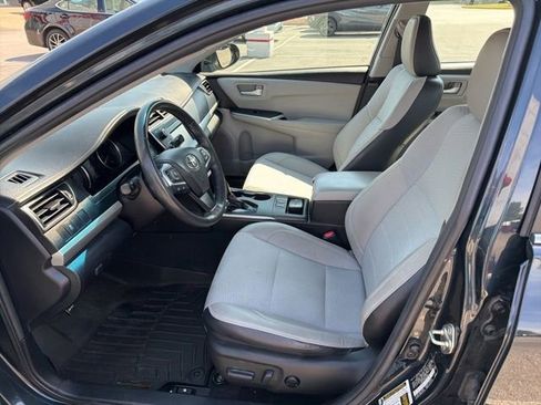 Used 2017 Toyota Camry SE FWD image 14