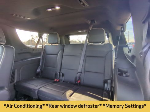 Used 2021 Chevrolet Suburban Premier w/ Premium Package image 15