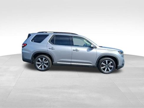 Used 2023 Honda Pilot Touring image 6