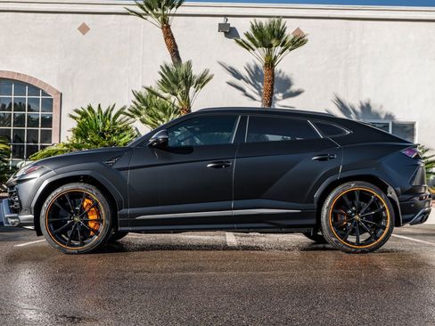 Used 2022 Lamborghini Urus image 2