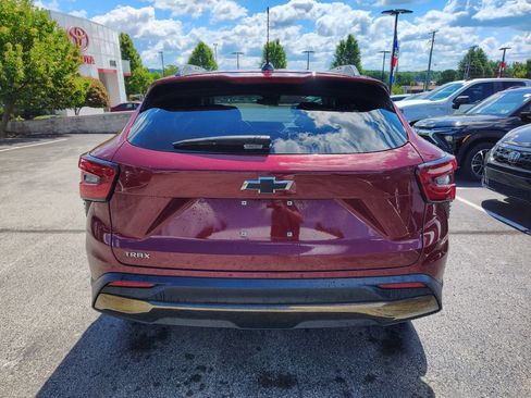 Used 2024 Chevrolet Trax ACTIV w/ Sunroof Package FWD image 5