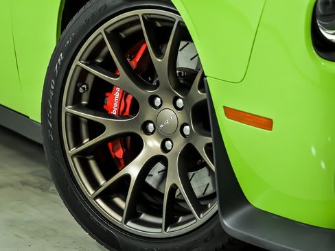 Used 2015 Dodge Challenger SRT Hellcat RWD image 4