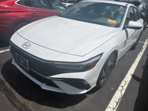 Used 2024 Hyundai Elantra SEL w/ Convenience Package FWD image 5