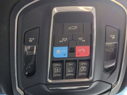 Used 2024 Jeep Grand Cherokee L Limited w/ Luxury Tech Group II image 15