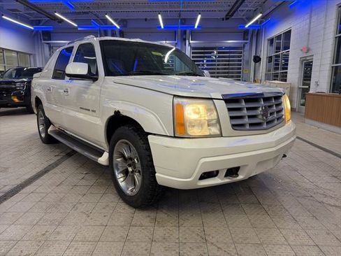 Used 2002 Cadillac Escalade EXT image 1