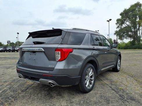 Used 2023 Ford Explorer Limited w/ Equipment Group 301A AWD/4WD image 5