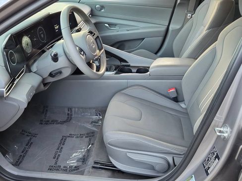 Used 2023 Hyundai Elantra SEL w/ Convenience Package FWD image 10