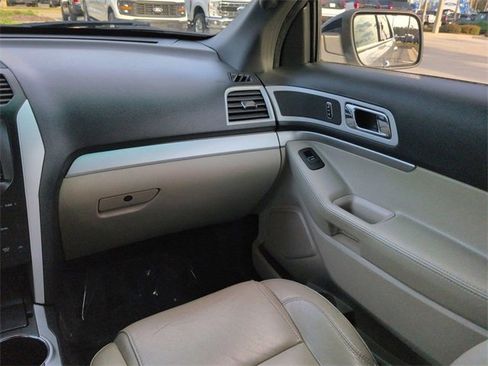 Used 2013 Ford Explorer XLT image 17